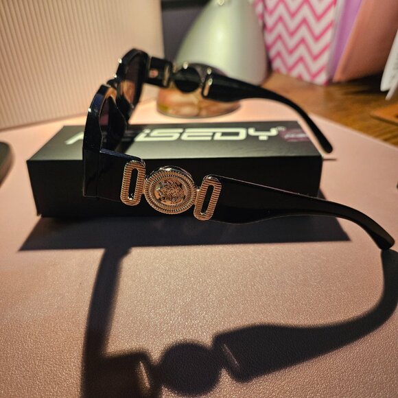 Feisedy | Fashion Retro Biggie Black and Gold Unisex Sunglasses - Picture 5 of 14